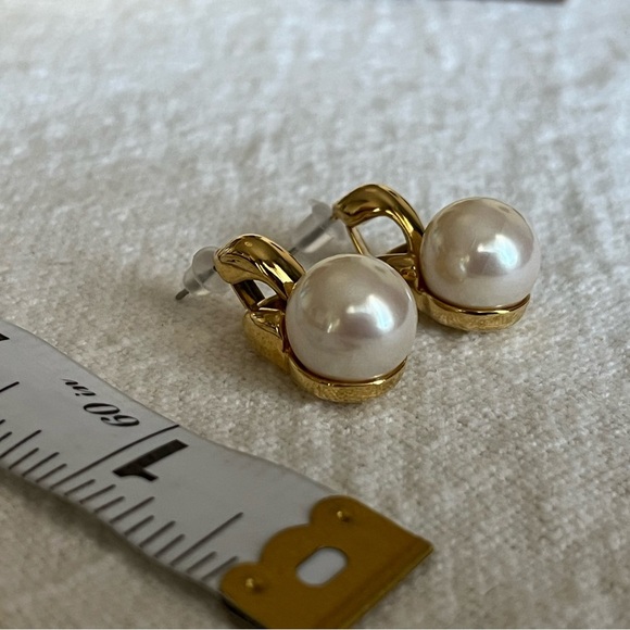 80’s 90’s Style Gold Tone and Faux Pearl Earrings - Picture 3 of 5